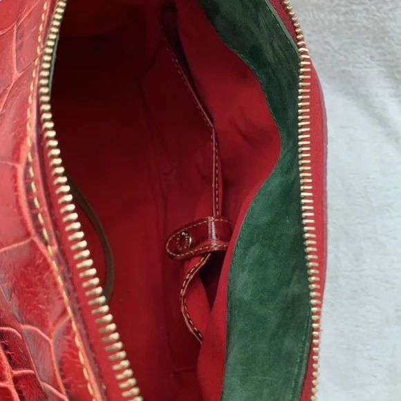 Spectacular Dooney & Bourke Red Crocodile Embossed Leather Handbag - Picture 15 of 15